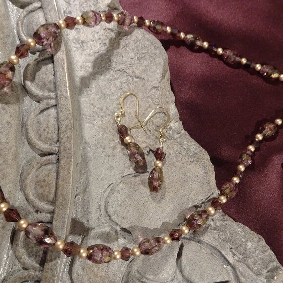 Petite handmade Mediterranean necklace/earring set in two stylish colors - Picture 8 of 12